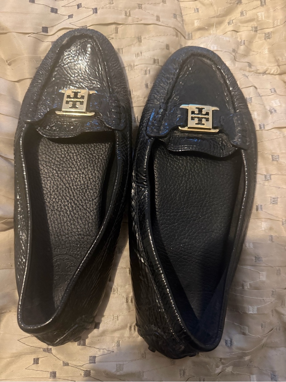 Tory Burch Black Pebbled Leather Logo Drivers